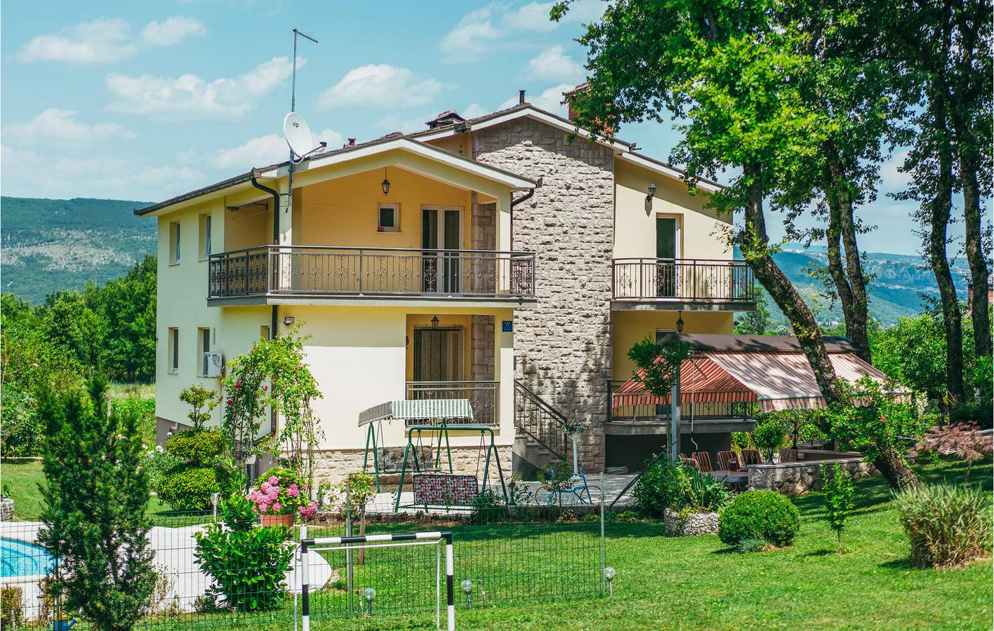 Modernes Apartment mit 2 Schlafzimmern, Pool, Terrasse und WLAN in Flussnähe in Imotski, Makarska Riviera