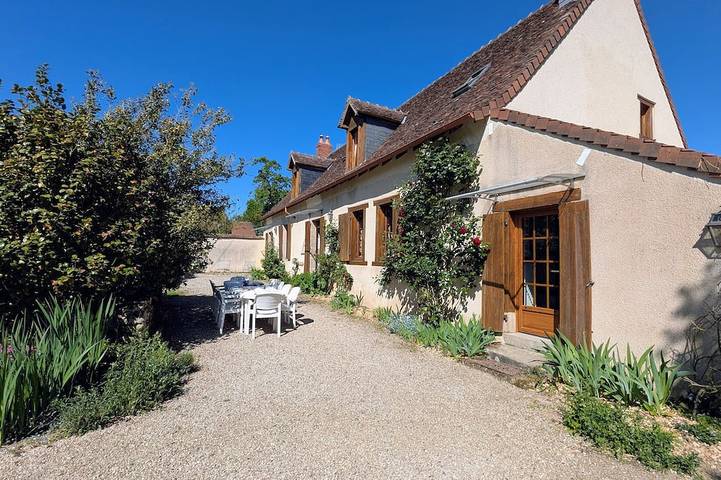 Gîte pour 8 personnes, avec jardin à Aigurande