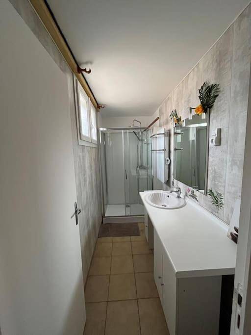 Location de vacances pour 4 personnes, avec piscine ainsi que terrasse et jardin à Bréhal - 2