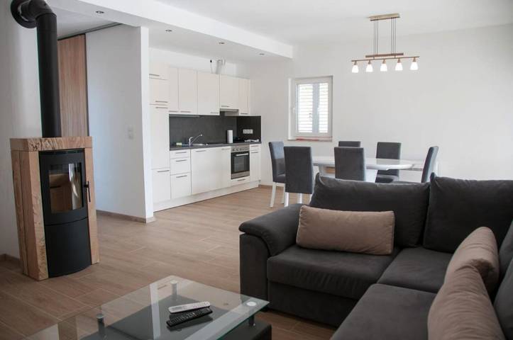 Ferienwohnung für 8 Personen, mit Pool und Garten sowie Ausblick, mit Haustier - 1