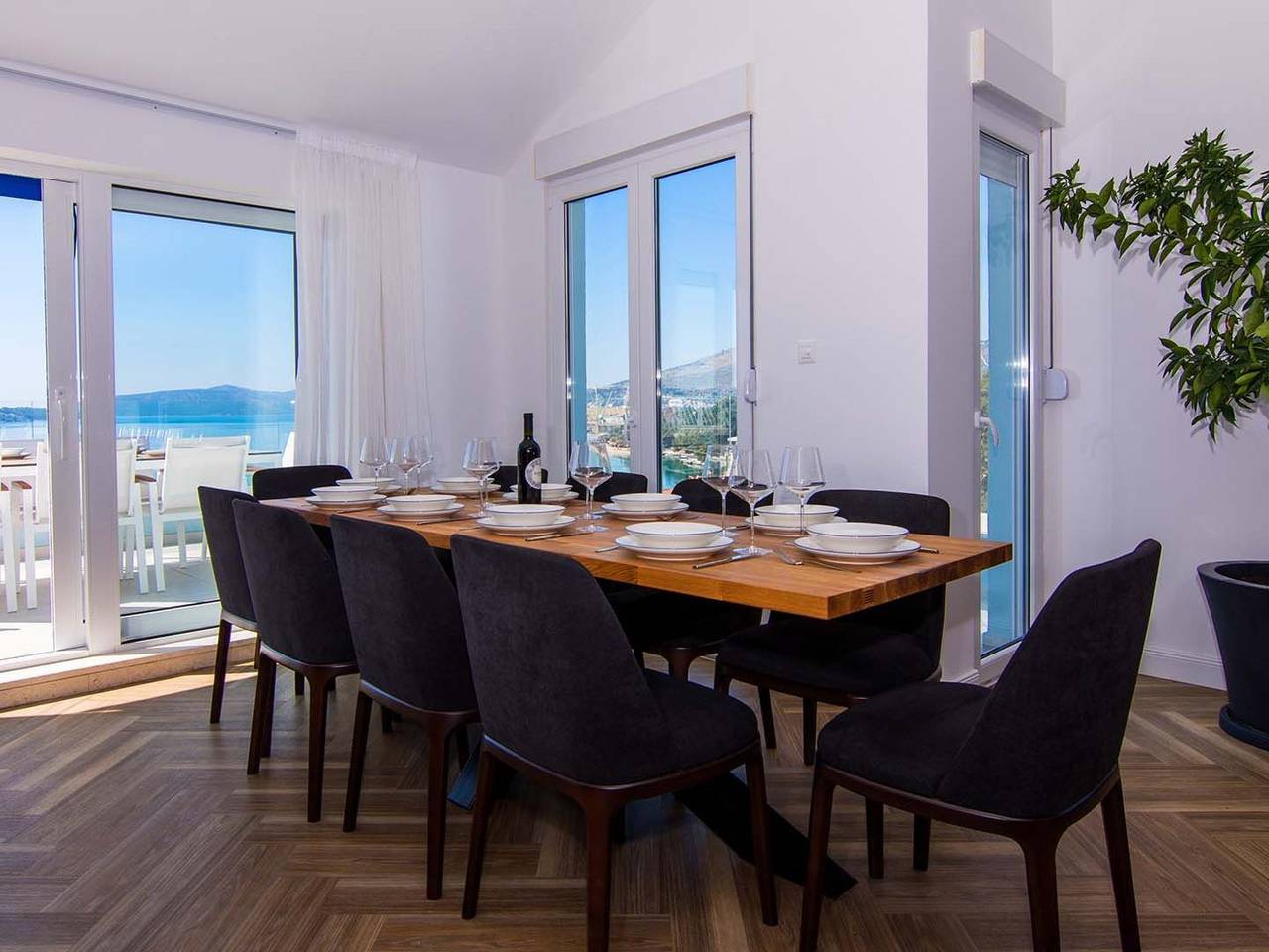 Appartement entier, "White Sky" direkt am Strand in Trogir, Čiovo