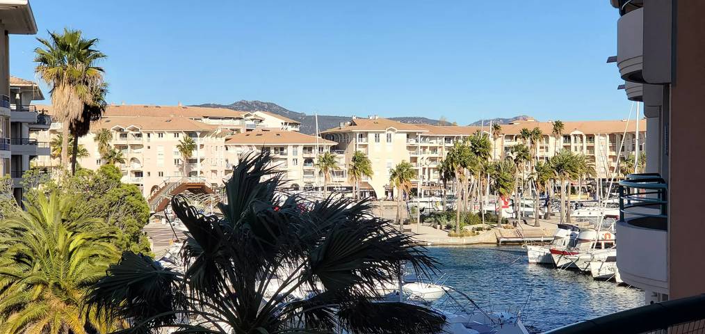 Gîte pour 4 personnes, avec balcon et piscine, animaux acceptés dans Plage du Port Fréjus