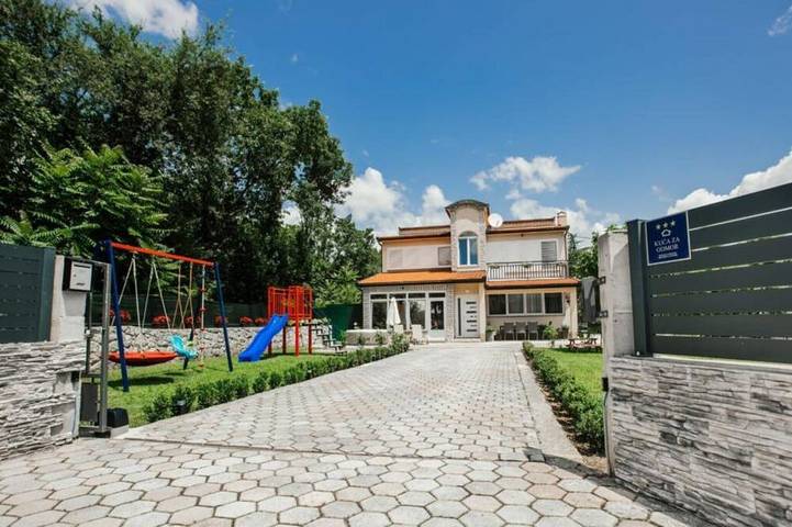 Ferienhaus für 8 Personen, mit Terrasse und Whirlpool