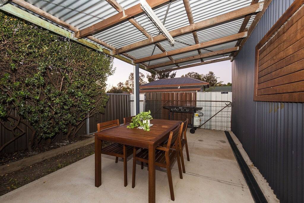 Kingsize-Bett und 2 Queensize-Betten, 5 Minuten zu Fuß zum Stadtzentrum in Mudgee, Mid-Western Regional Council