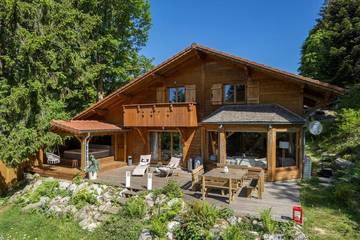Maison de campagne pour 13 personnes, avec jardin et jacuzzi, adapté aux familles à Liézey