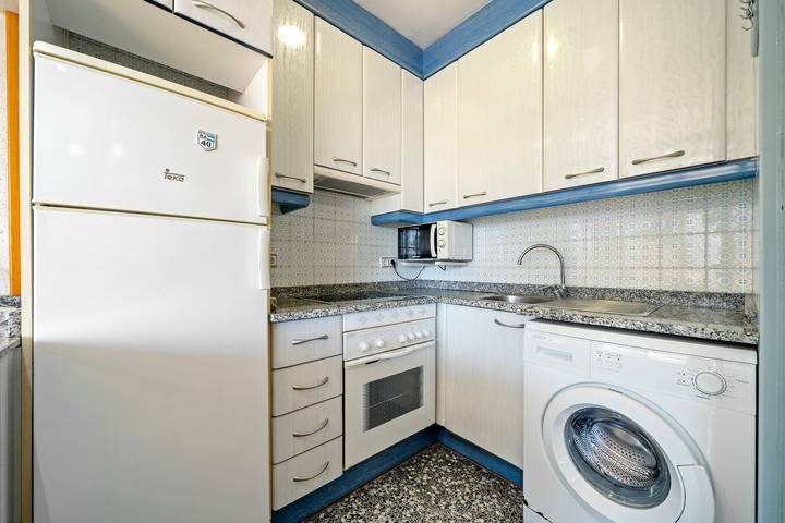Entire apartment, Apartment 'Edificio Victoria 1º-1ª' with Sea View, Private Terrace and Wi-Fi in Platja de Sant Salvador (el Vendrell), el Vendrell