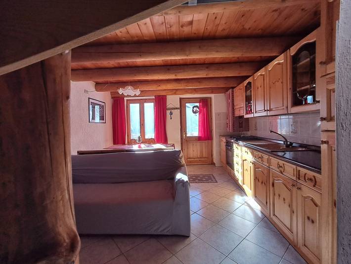 Chalet 'Lo Pailler De Nonno' with Mountain View, Shared Garden, and Wi-Fi in Maisonnasse (Valsavarenche), Valsavarenche