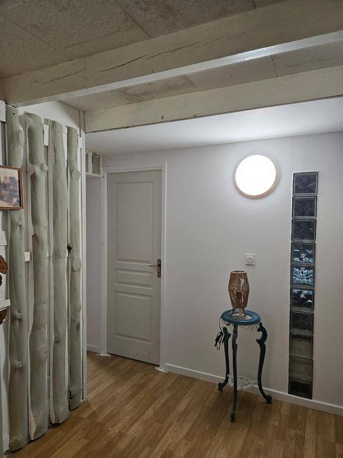 Location de vacances pour 6 personnes, avec terrasse à Échallat - 4