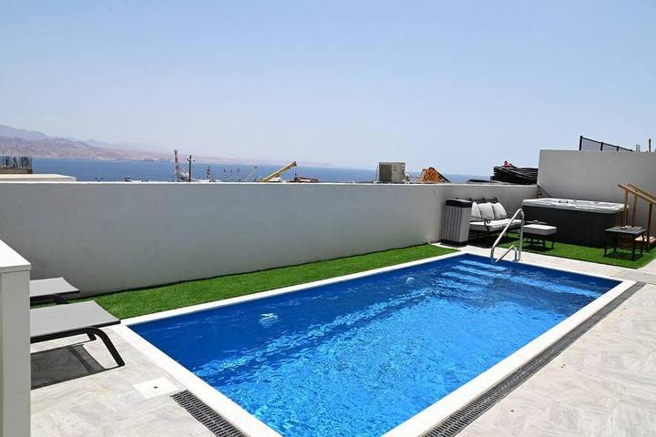 Chalet para 10 personas, con jacuzzi y piscina además de balcón y jardín - 1