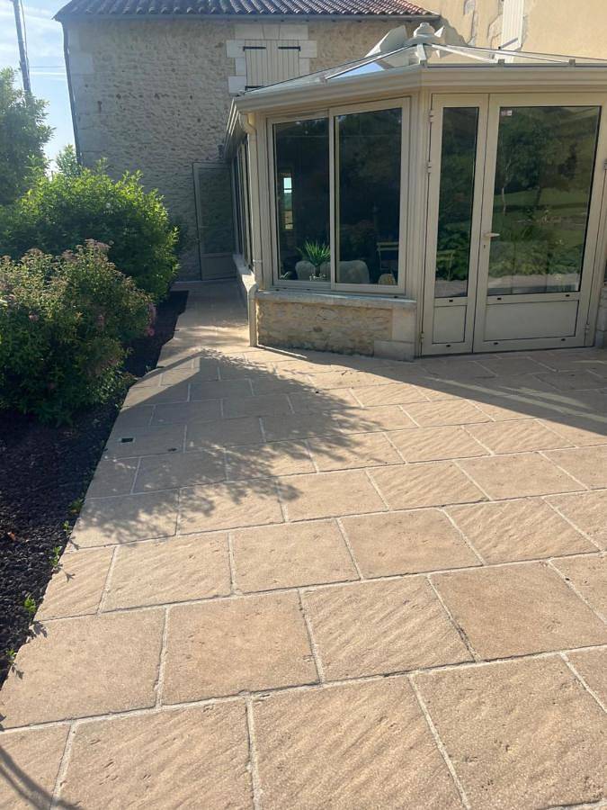 Location de vacances pour 2 personnes, avec Jacuzzi ainsi que Terrasse et Jardin à Château-l'Évêque - 2