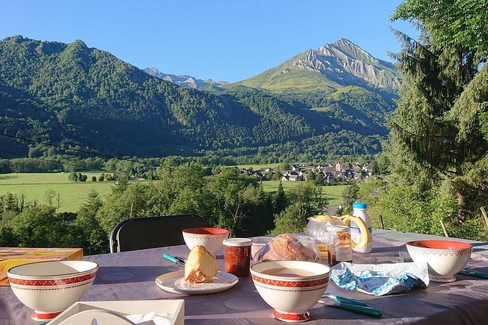 Grange avec vue fabuleuse sur la vallée d'Azun - 6 personnes in Arrens-Marsous, Parc national des Pyrénées