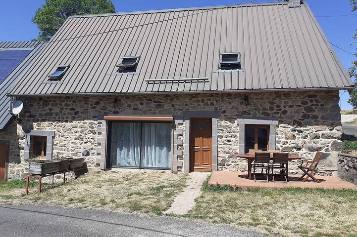 Gîte pour 8 personnes, avec Terrasse à Saint-Donat