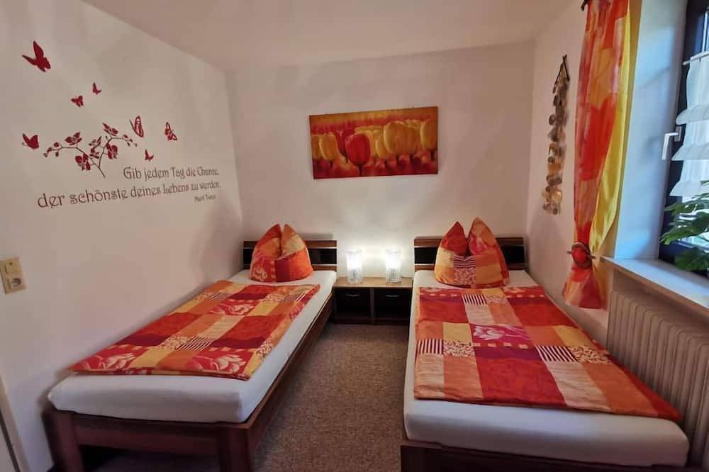 Ganze Wohnung, Ferienwohnung 2, bis 5 Personen, 85 qm, 2 Schlafzimmer in Traunreut, Landkreis Traunstein