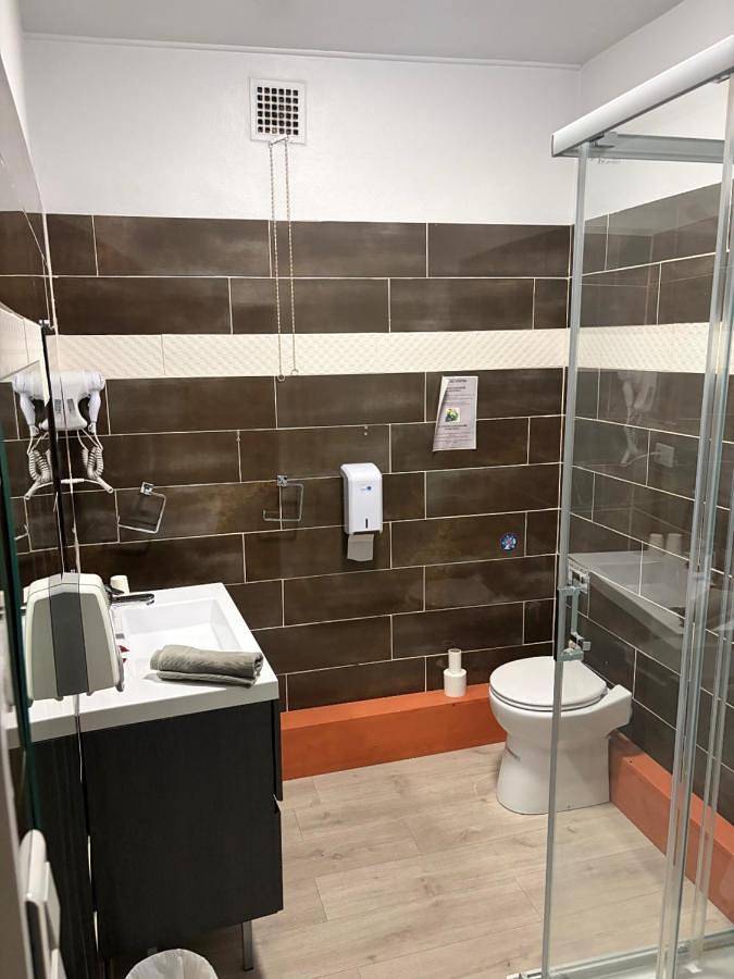 Twin Room in Gueugnon, Région de Charolles
