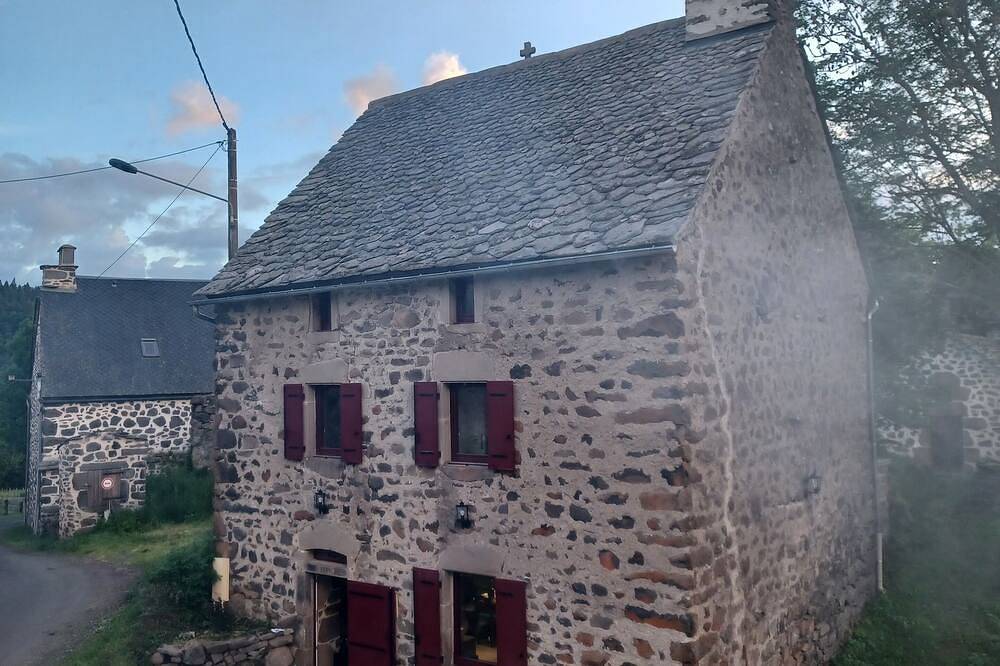 Maison de caractère 1801 – refuge nature Cézallier / Pinatelle in Chavagnac (Cantal), Neussargues en Pinatelle