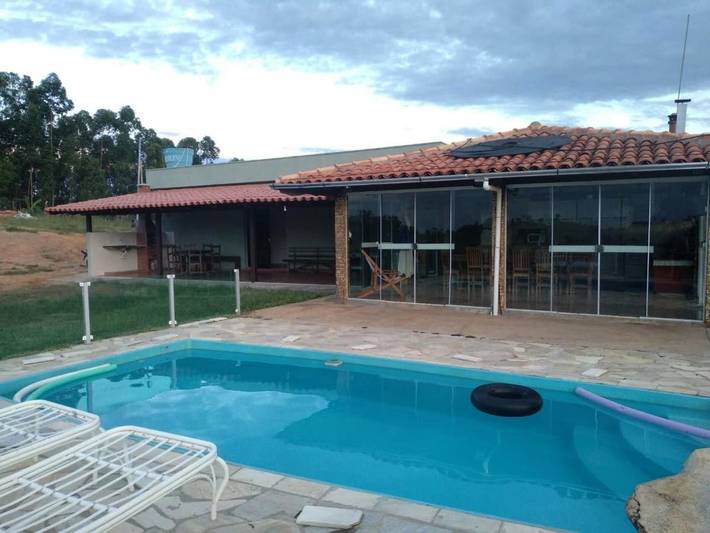 Casas e apartamentos de temporada para 10 pessoas, com jardim e vista e ainda piscina and vista para o lago, com animais de estimação em Capitólio