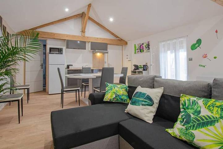 Gîte pour 4 personnes, avec Jacuzzi et Terrasse ainsi que Jardin et Piscine à Joncreuil
