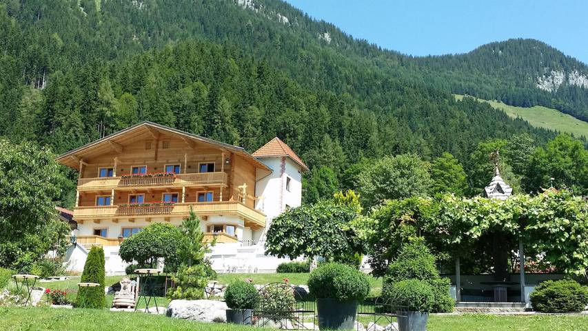 Pension pour 2 personnes, avec Balcon et Jardin ainsi que Piscine et Sauna à Söll