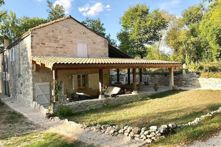 Location de vacances pour 6 personnes, avec Jacuzzi ainsi que Terrasse et Jardin à Belfort-du-Quercy