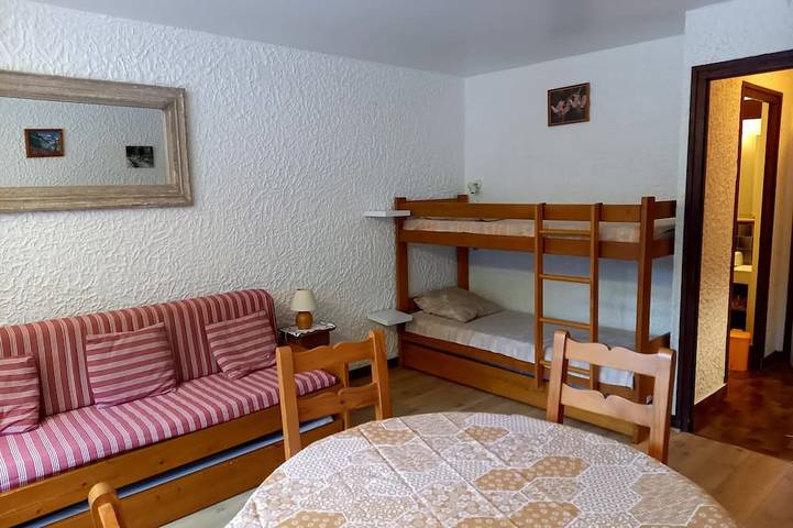 Appartement entier, Studio 275 plein sud, 4mn à pied télécabines piscine chauffée intérieure. 4pers. in Les Contamines-Montjoie, Pays du Mont-Blanc