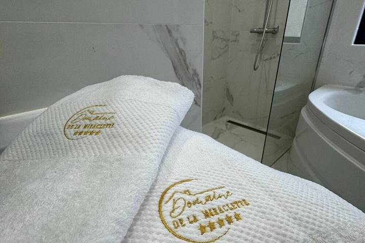 Location de vacances pour 28 personnes dans Lias