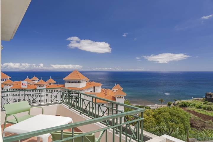 Gîte pour 8 personnes, avec Balcon et Terrasse à Caniço