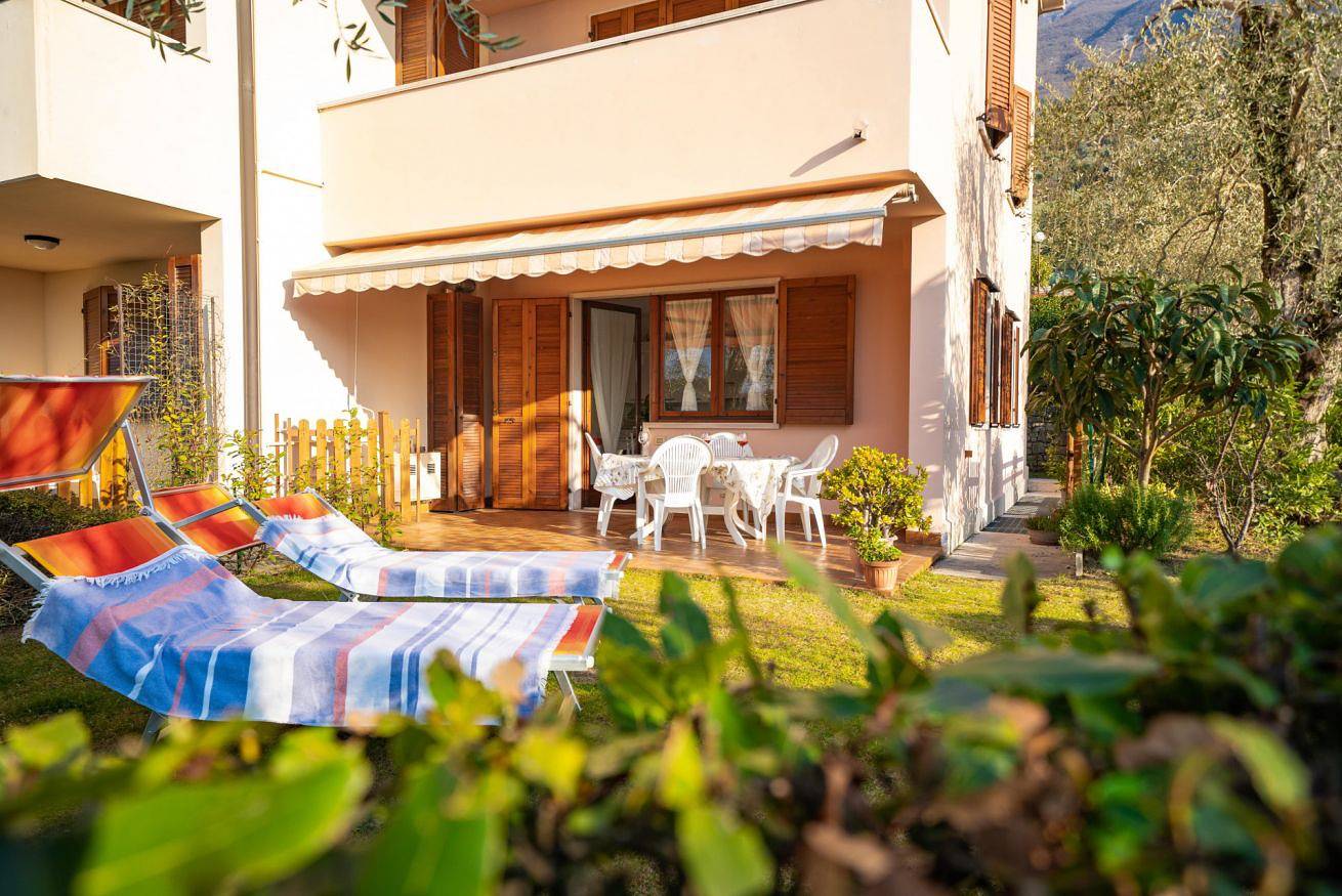 Ganze Wohnung, Ferienwohnung für 2 Personen mit Pool in Brenzone, Gardasee-Berge