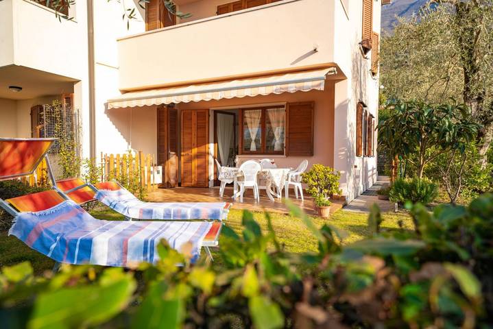 Ferienwohnung für 2 Personen, mit Balkon/Terrasse und Garten sowie Pool