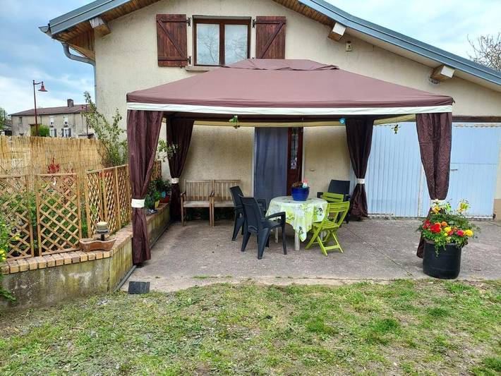 Gîte pour 5 personnes, avec Terrasse ainsi que Jardin et Vue à They-sous-Montfort