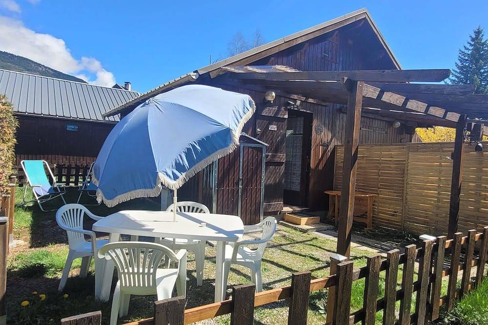 Cosy family chalet for 4 people. Pets allowed. in Barcelonnette, Espace Lumière
