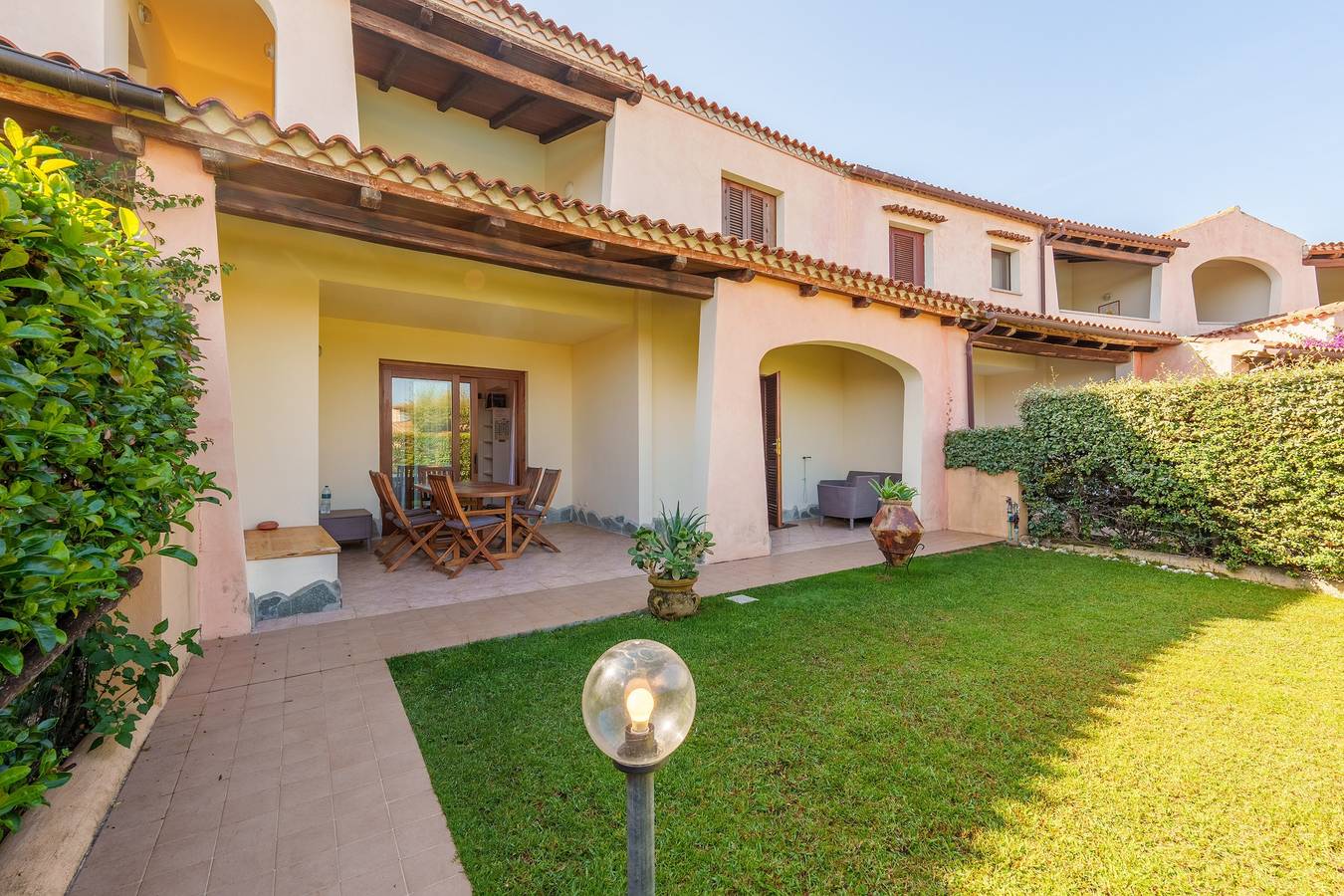 Appartamento intero, Appartamento per vacanze "Melograno" con piscina condivisa, terrazza privata e aria condizionata in Porto San Paolo, Loiri Porto San Paolo