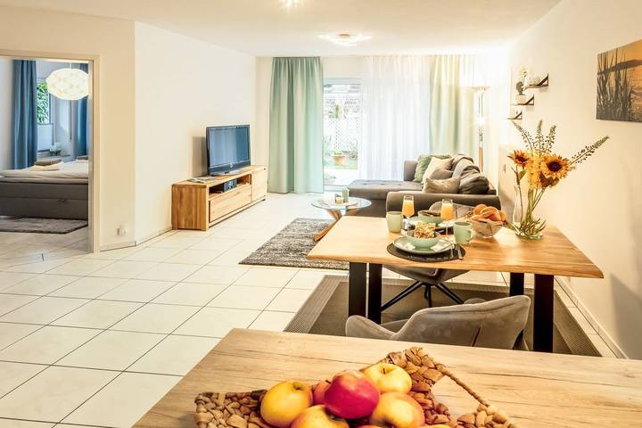 Ganze Wohnung, Charmante Ferienwohnung mit Garten in 5 min am See! in Hemmenhofen, Gaienhofen