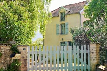 Ferienhaus für 8 Personen, mit Terrasse und Garten, mit Haustier in Burgund