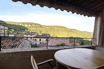 Gîte pour 4 personnes, avec jardin et vue à Saignon