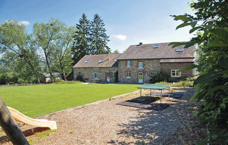 Location de vacances pour 32 personnes, avec jardin ainsi que terrasse et sauna, animaux acceptés à Érezée - 2