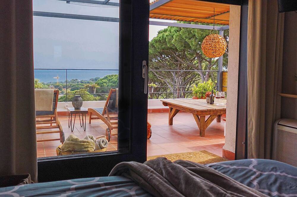 The Pergola Suite, sea view retreat near Barcelona in Supermaresme, San Andrés de Llavaneras