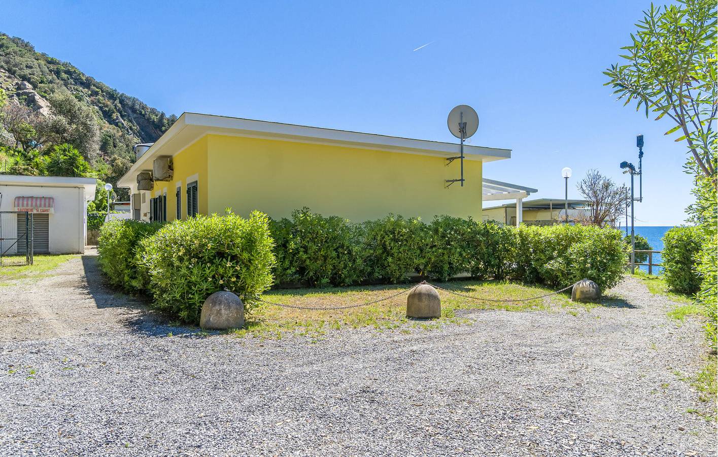 Ganze Ferienwohnung, Apartment mit Meerblick, AC, Parkplatz und Terrasse, 200m zum Strand in Framura, Riviera di Levante