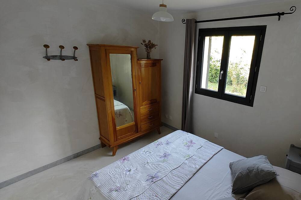 Small house with wooded garden in Collias, Nimes und Umgebung