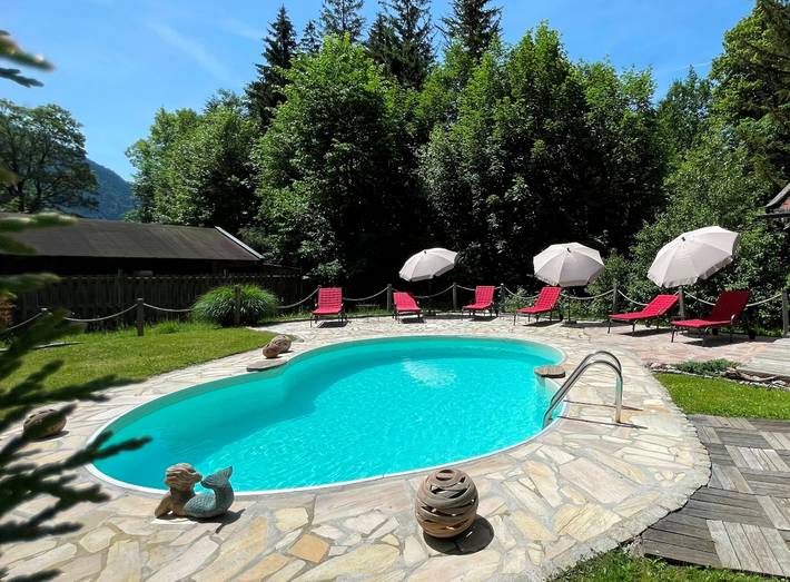 Ferienwohnung für 4 Personen, mit Balkon und Terrasse sowie Garten und Pool