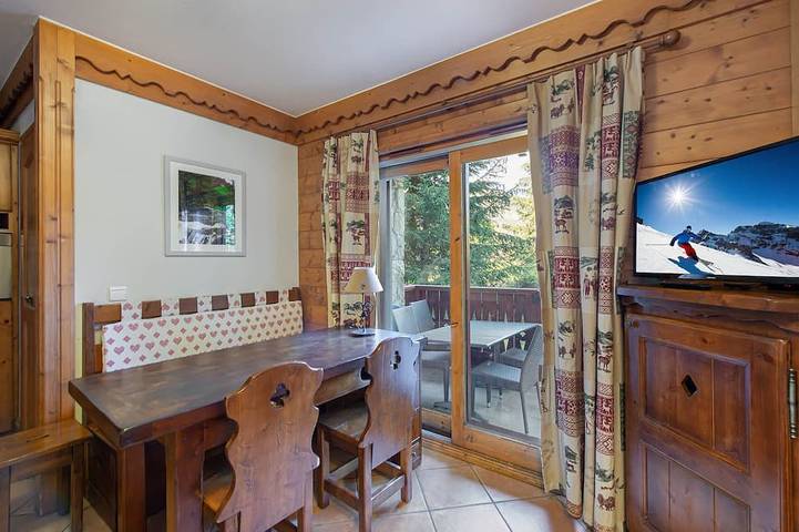 Ganze Wohnung, Ski-in Apartment mit Poolzugang und überdachtem Parkplatz in Meribel Village, Courchevel