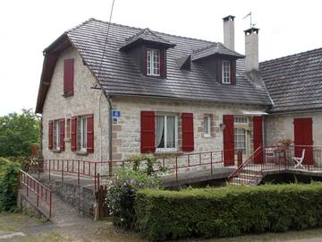 Gîte pour 9 personnes, avec terrasse à Branceilles