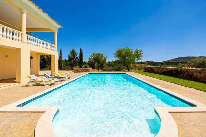 Location de vacances pour 8 personnes, avec jardin dans São Bartolomeu de Messines - 2