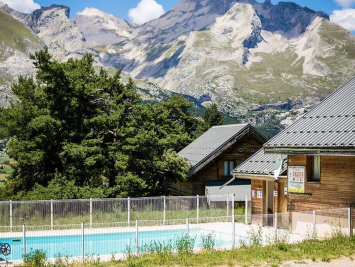 Chalet pour 6 personnes, avec balcon et piscine, adapté aux familles à Le Dévoluy