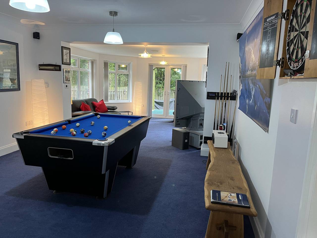 Entire holiday apartment, Blaydonburn - Sleeps 4,5 - Parking - Hottub - Yard in Gateshead