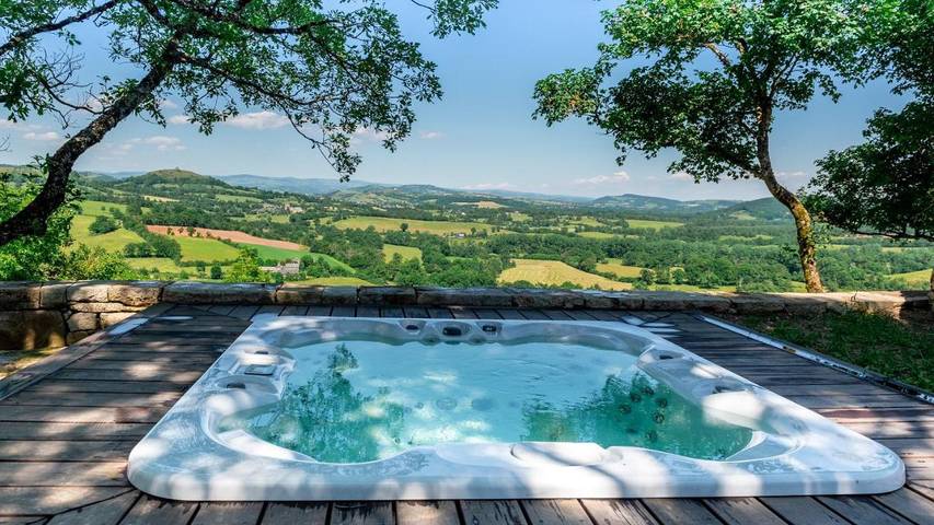 Maison d’hôte pour 2 personnes, avec Jacuzzi et Terrasse ainsi que Jardin et Piscine