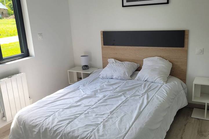 Gîte pour 4 personnes, avec jardin à Lanrivain