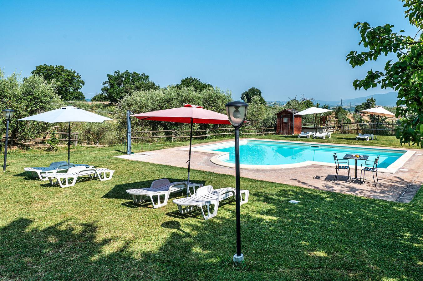 Ferme 'Casale Storico Xvii - Margherita' avec vue sur les montagnes, piscine partagée et Wi-Fi in Giano dell'Umbria, Province de Pérouse