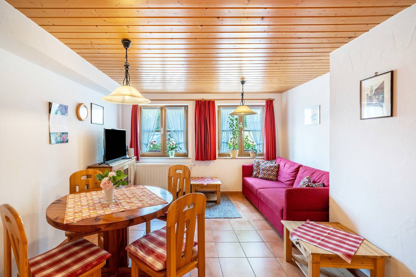 Ganze Wohnung, Apartment „Ahorn“ mit gemeinsamer Terrasse, Garten und Wlan in St. Georgen, Mittlerer Schwarzwald