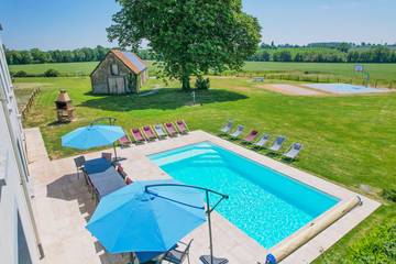 Cottage pour 30 personnes, avec piscine et jardin, animaux acceptés à Montchevrel