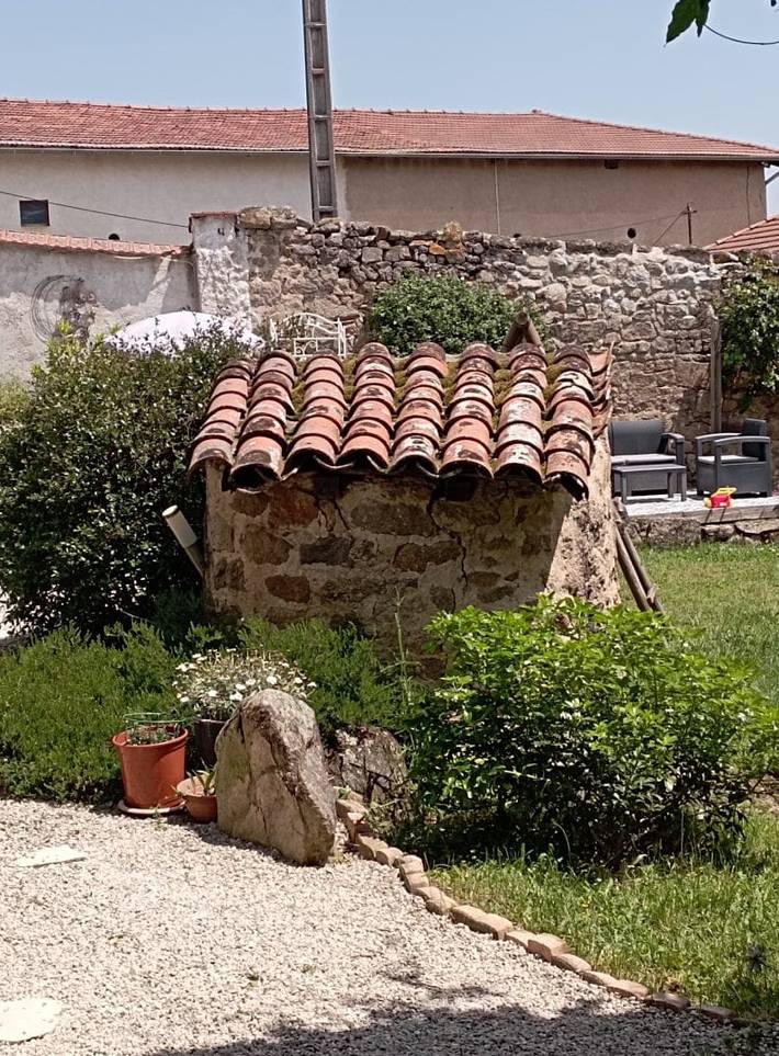 Chambre d’hôte pour 2 personnes, avec piscine ainsi que jardin et jacuzzi, animaux acceptés dans la Loire - 2